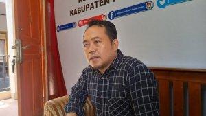 Ketua-KPU-Polman-Rudianto-ditemui-di-ruangan-kerjanya.jpg