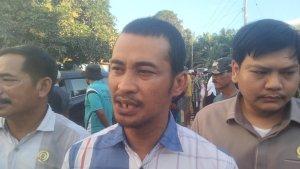 Ketua-Komisi-2-DPRD-Mateng-Yulius-Sanusi-saat-ditemui-di-Desa-Tabolang.jpg