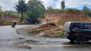 Kondisi-Arus-Lalu-lintas-di-Jl-Trans-Sulawesi-Desa-Takandeang-Mamuju-Sulbar.jpg