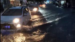 Majene-banjir.jpg