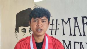 Massa-aksi-saat-memaksa-masuk-ke-Kantor-DPRD-Mateng.jpg