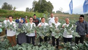 Menko-Pangan-Zulkifli-Hasan-mengunjungi-program-ketahanan-pangan-PNM-di-Kopeng.jpg