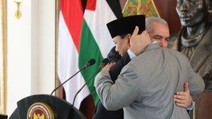 Menteri-Pertahanan-Prabowo-Subianto-memeluk-PM-Palestina-Mohammed-Ibrahim-Shtayyeh.jpg