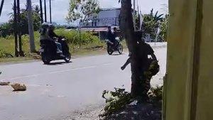 ODGJ-bernama-Ombeng-lempari-pengendara-pakai-batu.jpg