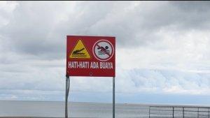 Papan-peringatan-buaya-di-anjungan-Pasang.jpg