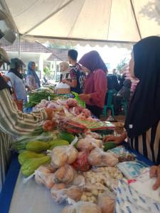 Pasar-Murah-berlangsung-di-Lapangan-Ahmad-Kirang-Mamuju-Jumat-10102025.jpg