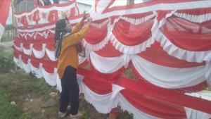 Pedagang-bendera-musiman-bernama-Tuti-59-di-Topoyo-Mamuju-Tengah-Sulawesi-Barat.jpg