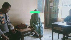 Pelaku-pembuangan-bayi-mengenakan-mukena.jpg