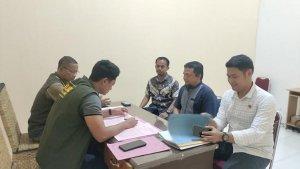 Penyidik-Gakkumdu-saat-memeriksa-kelengka.jpg