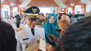 Pj-Gubernur-Sulbar-Prof-Zudan-Arif-Fakrulloh-beri-keterangan-kepada-awak-media-usai-melantik-M-Zain.jpg