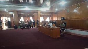 Rapat-dengar-pendapat-DPRD-Mamasa-terkait-pengalihan-tunjangan-sertifikasi-guru-ke-hal-lain.jpg