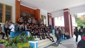 Ratusan-polisi-Polres-Mamasa-ama.jpg
