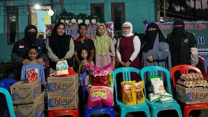 Relawan-Kartini-Palu-saat-memberikan-bantuan-sembako-kepada-nenek-Hijrah.jpg