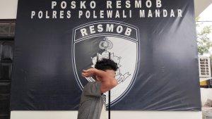 Remaja-yang-memarangi-pam.jpg
