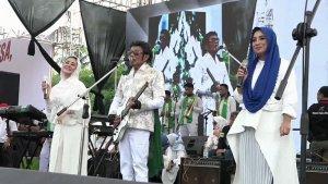 Rhoma-Irama-dan-Soneta-Group-meriahkan-kampanye-akbar-Bebas-Siti-di-Lapangan-Bumiayu.jpg