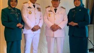 SDK-dan-Salim-mengga-pakai-baju-gubernur.jpg