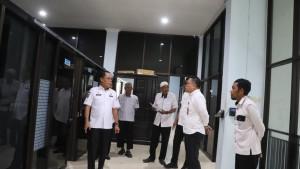 Sekprov-Sulawesi-Barat-Sulbar-Junda-Maulana-inspeksi-mendadak-ke-kantor-OPD.jpg