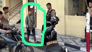 Seorang-pria-diamankan-Tim-Patroli-Motor-Patmor-Polresta-Mamuju-setelah-mengamuk.jpg