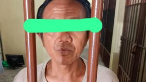 Seorang-pria-paruh-baya-di-Kakukku-Mamuju-AS-48-diduga-curi-handphone.jpg