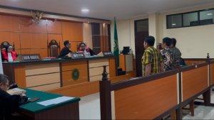 Sidang-pembacaan-vonis-lima-terdakwa-kepala-desa-dari-Mamasa-di-PN-Polewali.jpg