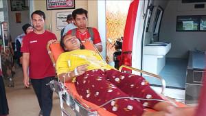 Siswa-SMPN-1-Tapalang-diduga-keracunan-MBG-dirujuk-ke-RSUD-Mamuju.jpg