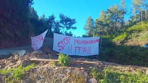 Spanduk-penolakan-TPA-membentang-di-Poros-MamasaPolewali.jpg