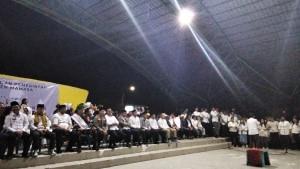 Suasana-doa-bersama-di-Tribun-Kondosapata-Jl-Demmajannang-Mamasa.jpg