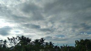 Suasana-langit-Topoyo-Mamuju-Tengah-pagi-ini.jpg