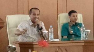 Suasana-saat-wakil-ketua-DPRD-Mamasa-David-Bambalayuk-menanggapi-aspirasi-dari-forum-guru.jpg