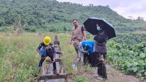 Tim-Terpadu-Pemprov-Sulbar-tinjau-lokasi-dugaan-pencemaran-limbah-sawit-di-Pasangkayu.jpg