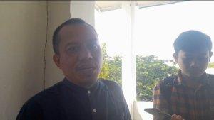 Timsel-Amiruddin-Pabbu-saat-ditemui-di-lokasi-tes-CAT-di-SMAN-1.jpg