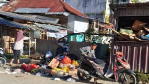 Tumpukan-sampah-di-bak-penampungan-di-Jl-Emy-Saelan-Mamasa.jpg