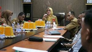 Wakil-Bupati-Pasangkayu-Herny-Agus-saat-memimpin-rapat-persiapan-World-Cleanup-Day-WCD-2025.jpg