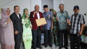 Zulfajri-Basri-Hasanuddin-saat-mendaftar-calon-rektor-Unsulbar-diteman-pejuang-pendiri-Unsulbar.jpg