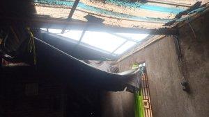 angin-kencang-angkat-rumah-warga.jpg