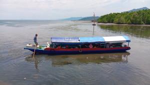ng-melayani-rute-penyeberangan-ke-Pulau-Karampuang.jpg