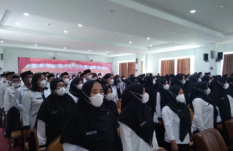 164-orang-PPPK-guru-tahap-I-lingkup-Mamuju-Tengah-terima-SK.jpg
