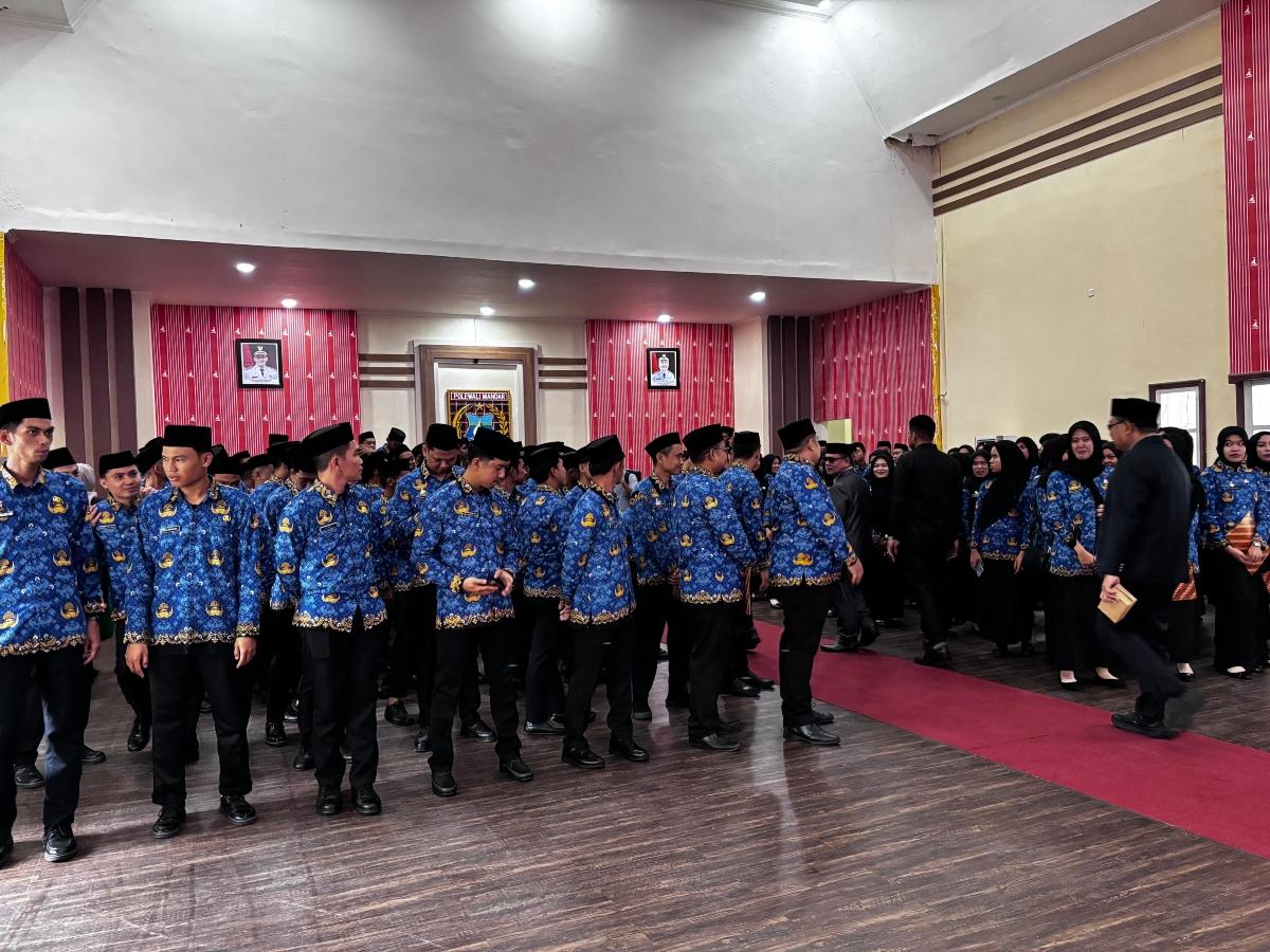 214-PPPK-dan-2-IPDN-resmi-mendapat-SK-pengangkatan-di-Kabupaten-Polman.jpg