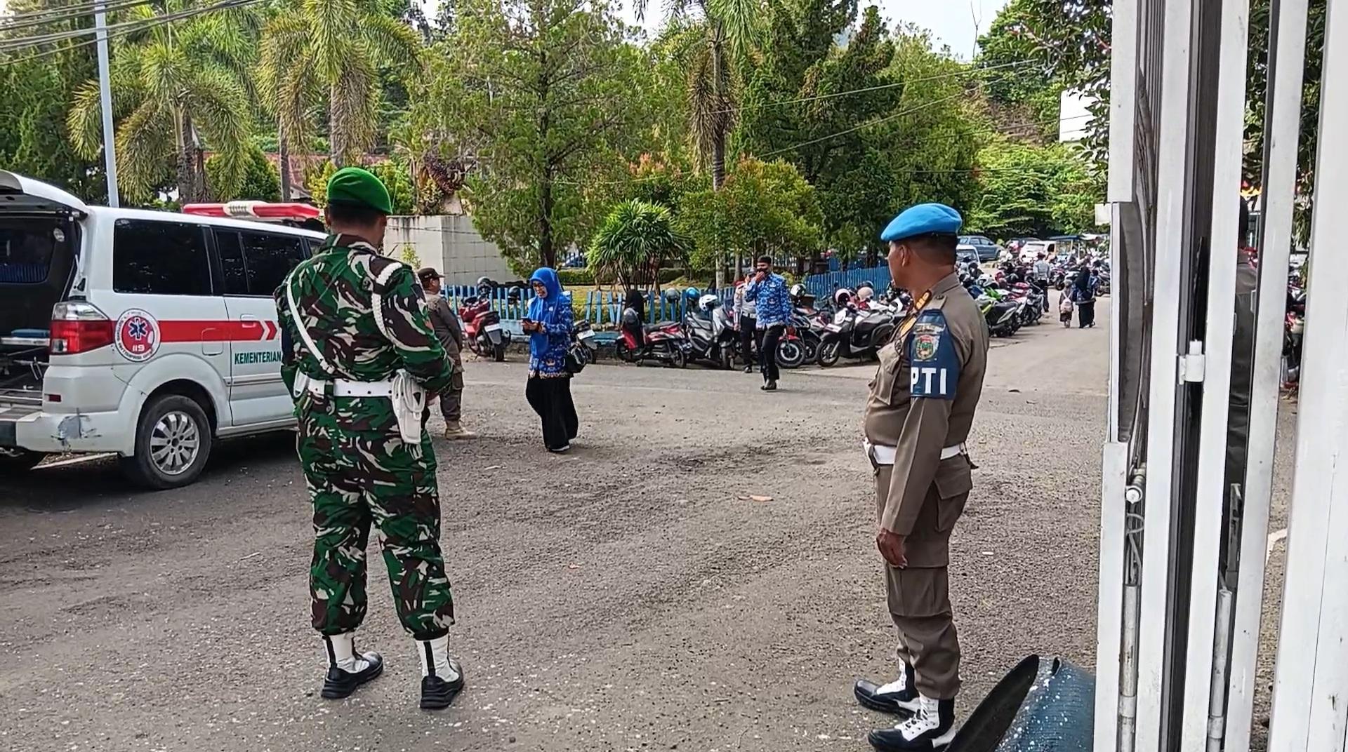 ASN Telat Datang Upacara Bendera Dilarang Masuk ke Halaman Kantor Bupati Mamuju