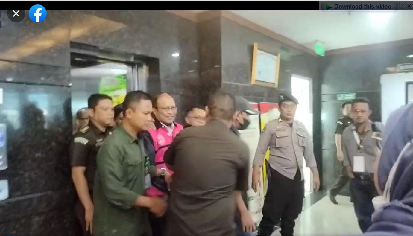 Adik-menteri-Pertanian-Syahrul-Yasin-Limpo-Haris-Yasin-Limpo-ditahan-kejaksaan.jpg