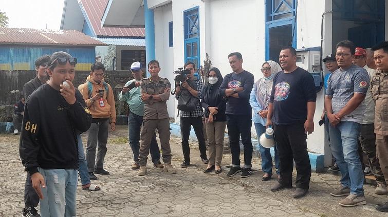 Aksi-unjuk-rasa-di-Kantor-Disdag-Mamuju-Jl-Je.jpg