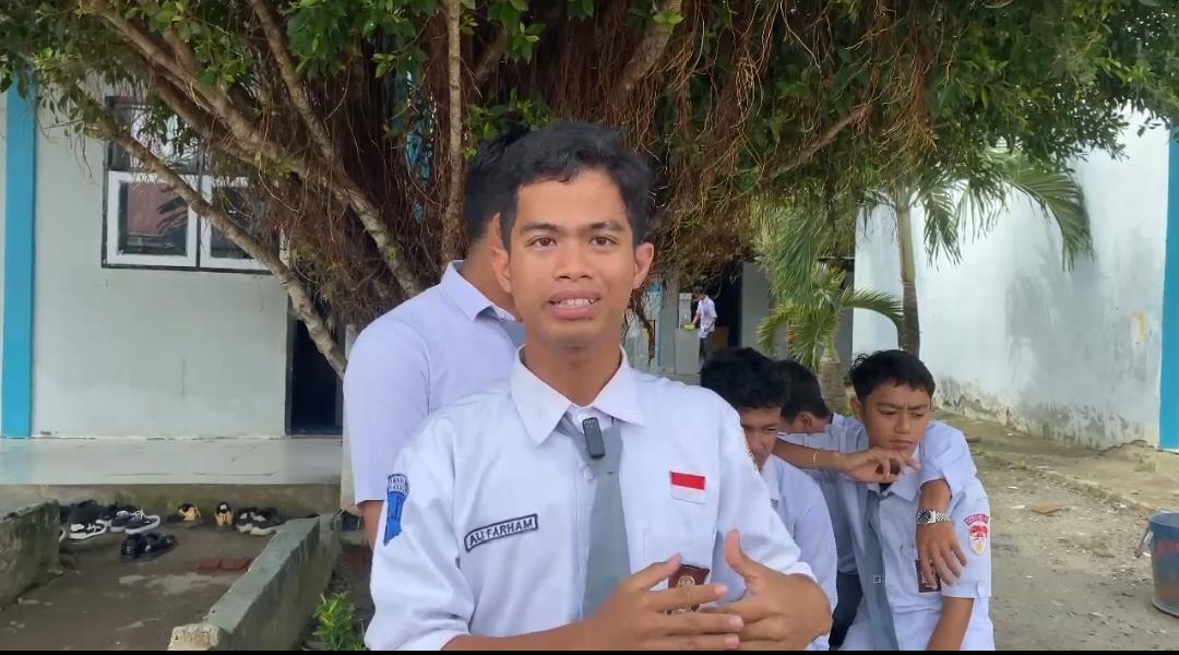 Ali-Farhan-Ketua-OSIS-SMAN-1-Pasangkayu-menyampaikan-keluhan-terkait-menu-MBG-Ramadan.jpg