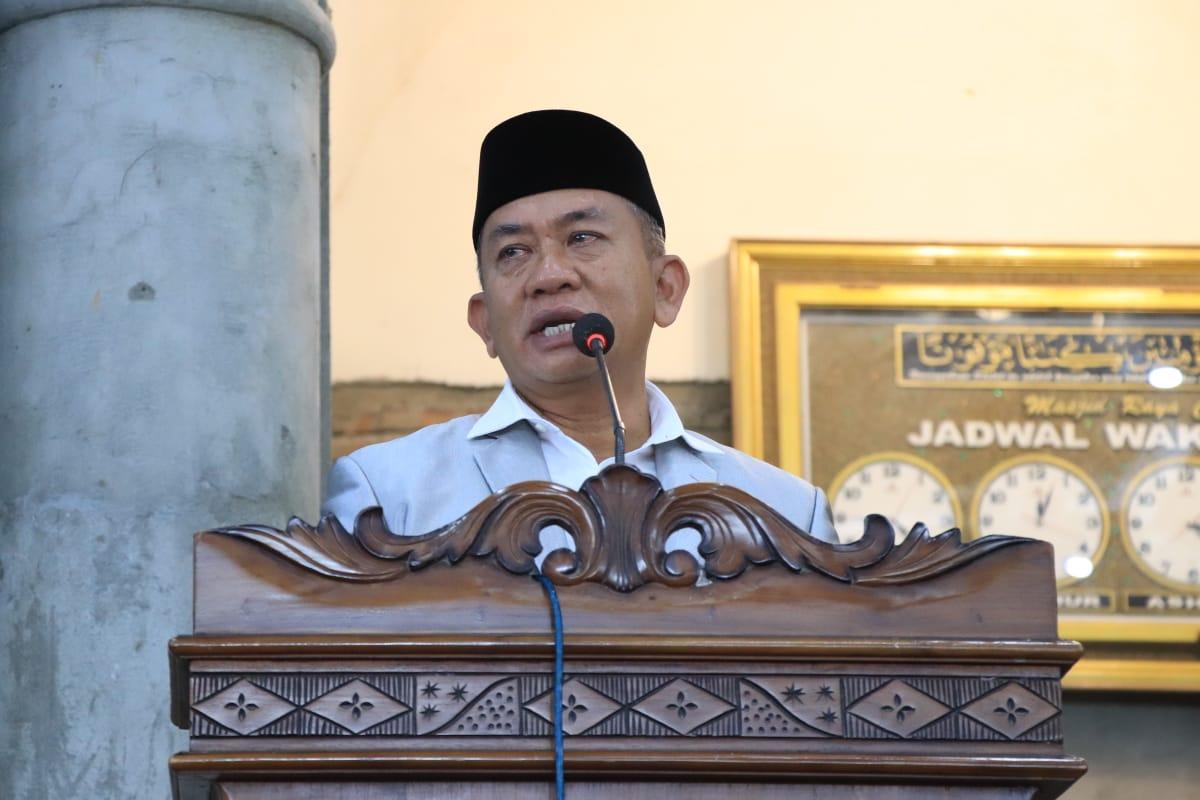 Andi-IBrahim-masdar-memberi-sambutan-di-sela-sela-pelaksanaan-Salat-Idulfitri.jpg