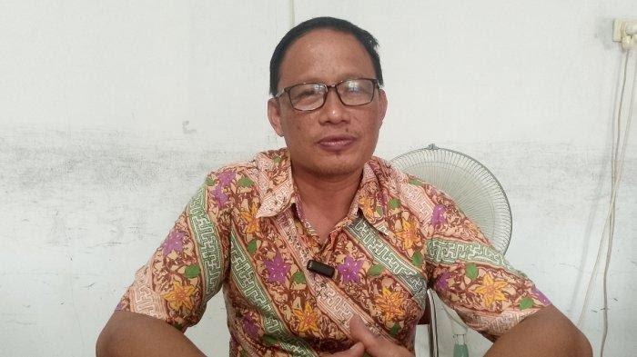 Anton-Kepala-Seksi-Penjamin-Mutu-Produk-saat-ditemui-di-kantor-Diskoperindag-Pasangkayu.jpg