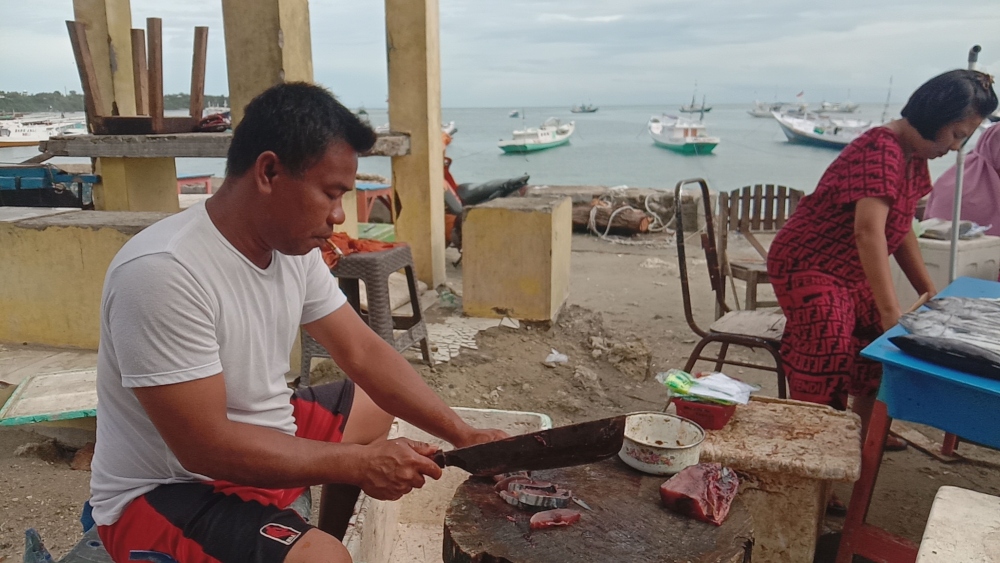 Apriadi-pedagang-ikan-Majene.jpg