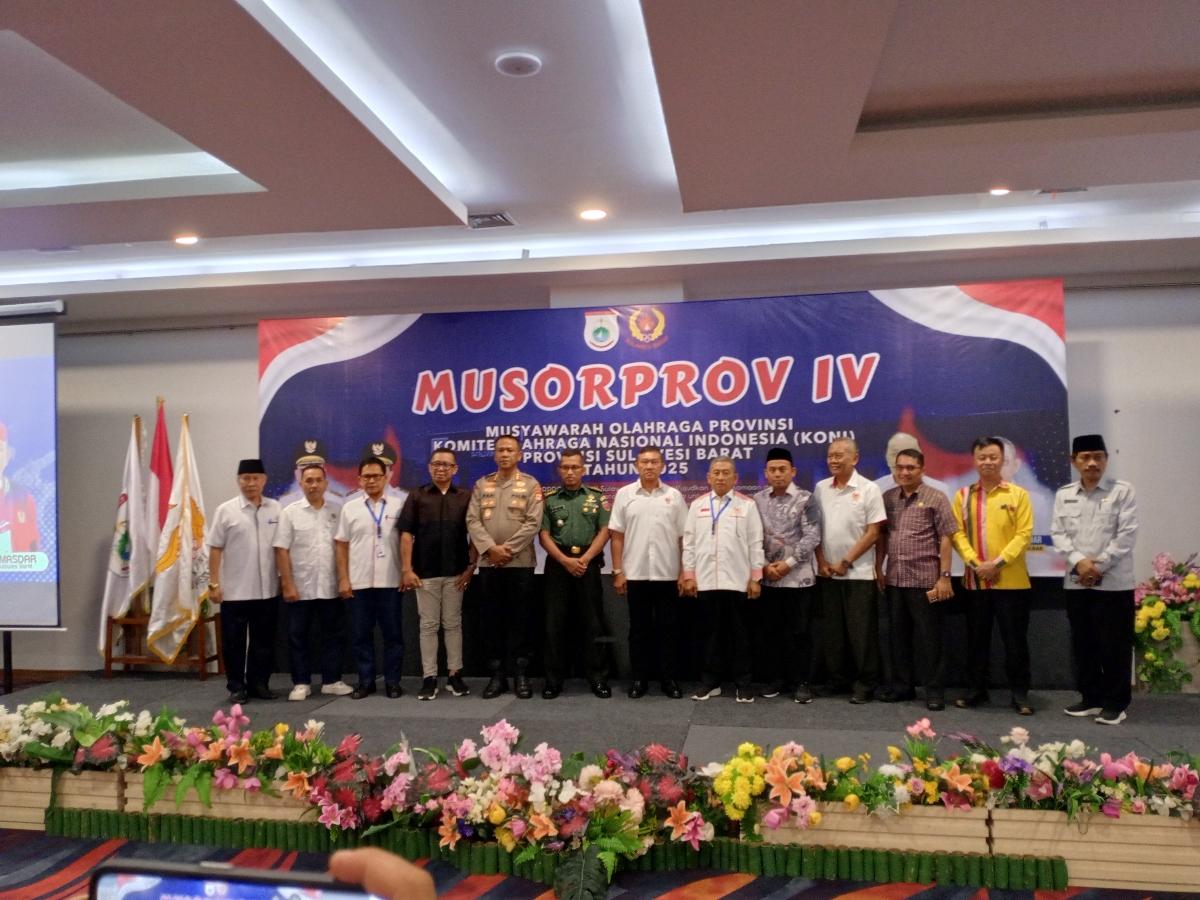 Asisten-III-Provinsi-Sulbar-Amujib-saat-hadiri-pembukaan-Musprov-KONI-Sulbar.jpg