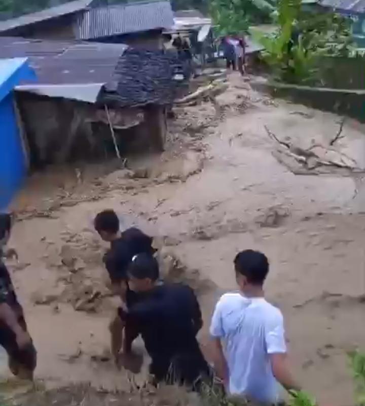 BANJIR-MAMASA.jpg