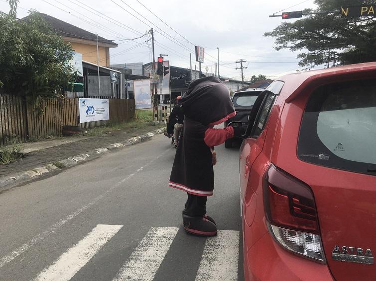 Alasan Dinas Sosial Melarang Badut Beraksi di Lampu Merah Mamuju