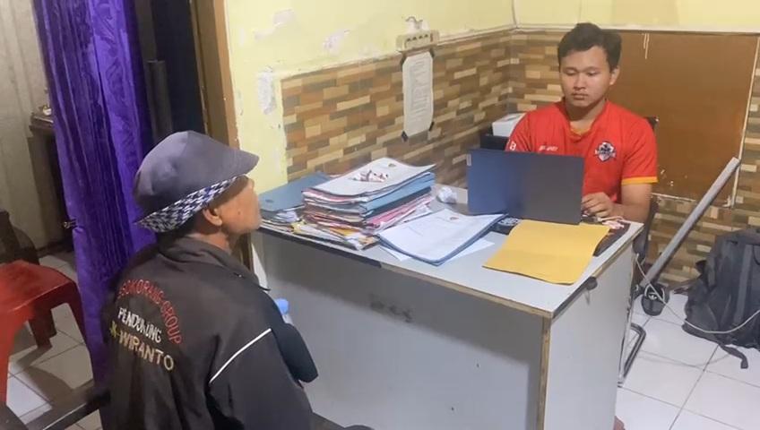 Baharuddin-62-pelaku-pembunuhan-adik-kandungnya-sendiri-saat-diperiksa-di-Polresta-Mamuju.jpg