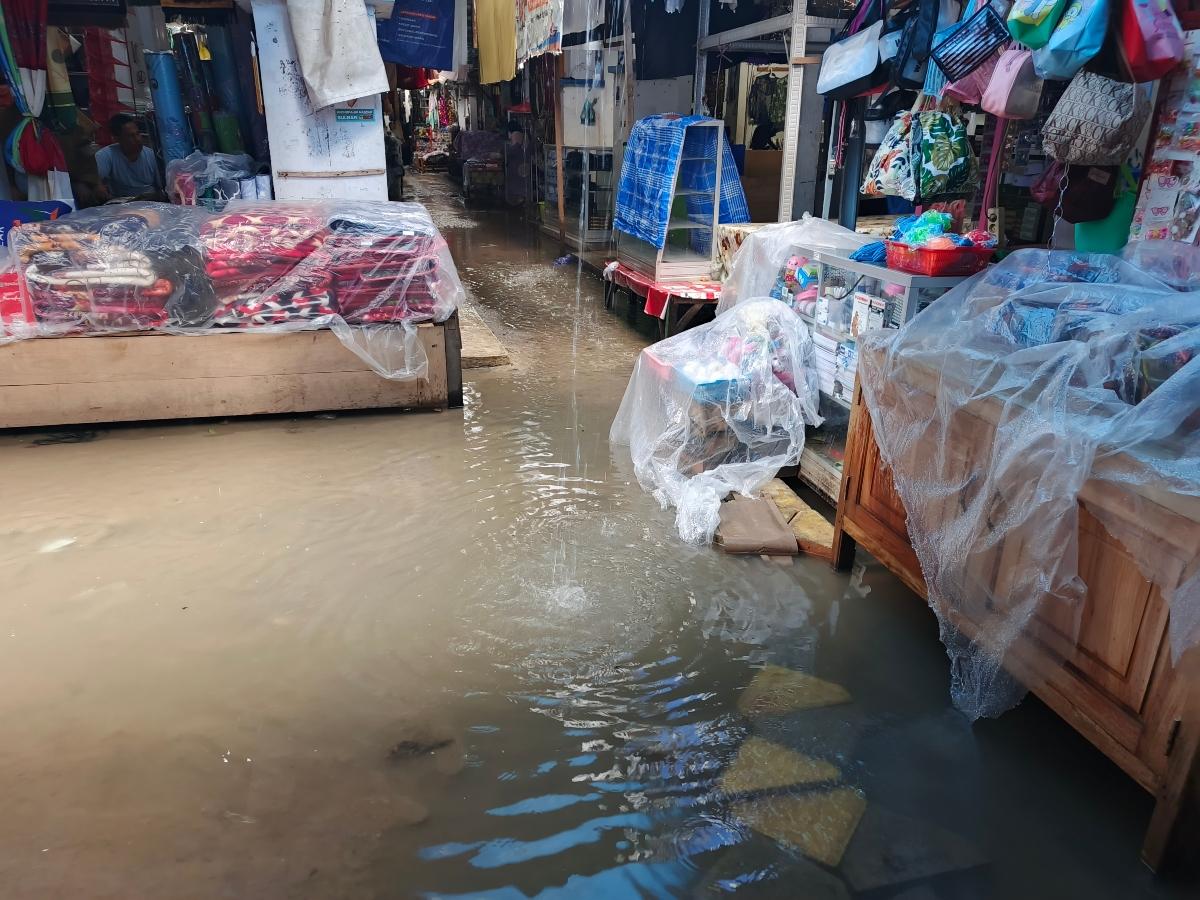 Banjir-Pasar-Sentral-di-Jl-Lanto-Daeng-Pasewang.jpg